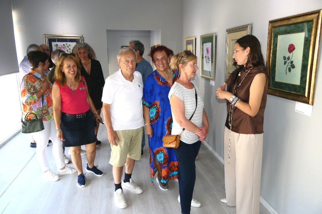 Rus gelinden muhteşem ebru sanatı sergisi