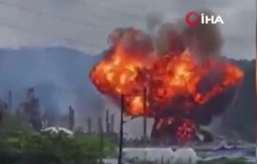 Petrol rafinerisinde yangın çıktı