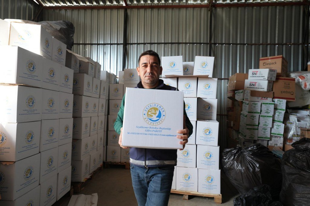 Seydikemer Belediyesi’nden 2000 aileye gıda yardımı