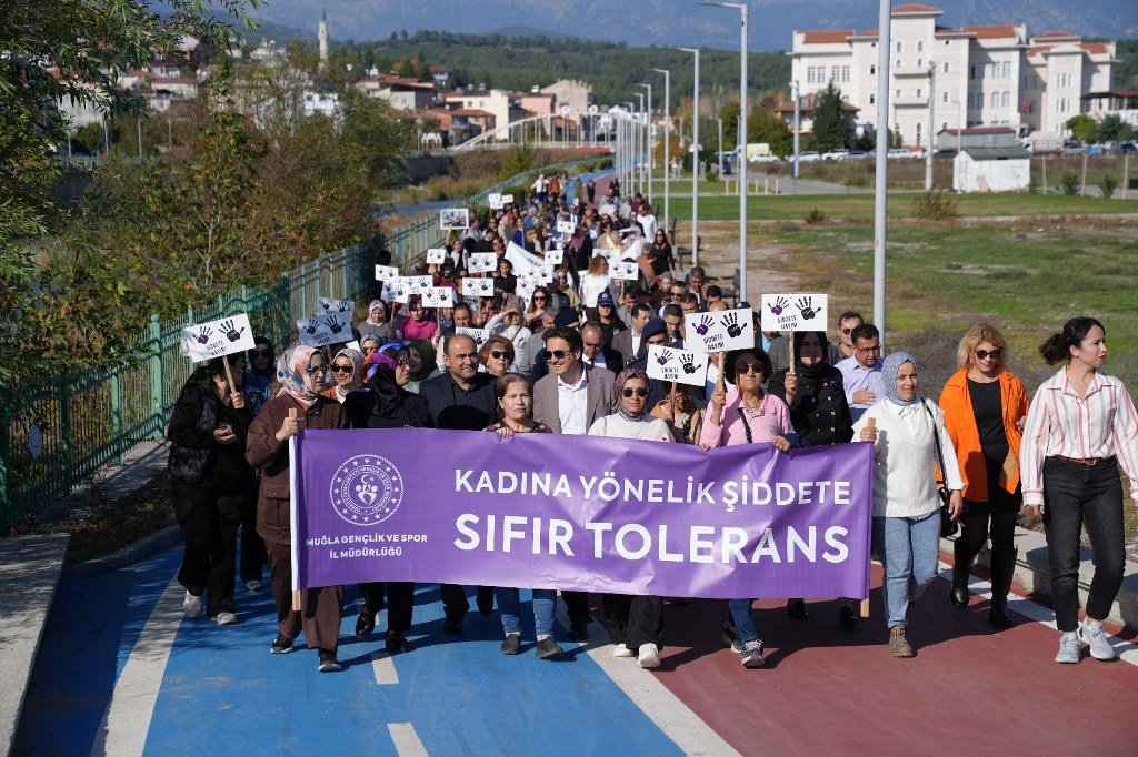 Seydikemer’de de kadına yönelik şiddete farkındalık etkinliği düzenlendi