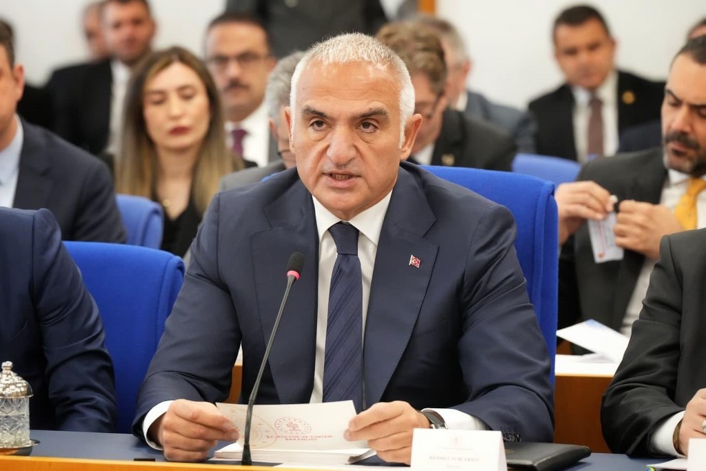 Bakan Ersoy: “Turizm gelirinde tüm zamanların 9 aylık rekoru”