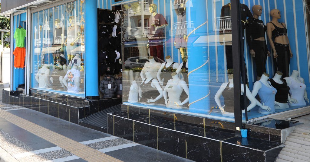Marmaris’in şık vitrinleri dikkat çekiyor