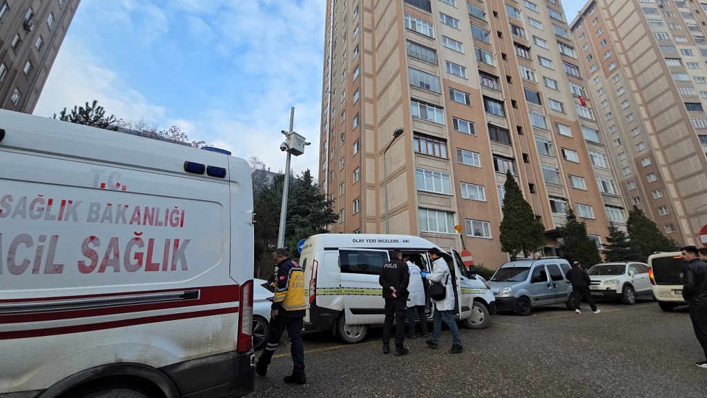 5. kattan düşen yaşlı kadın yaşamını yitirdi