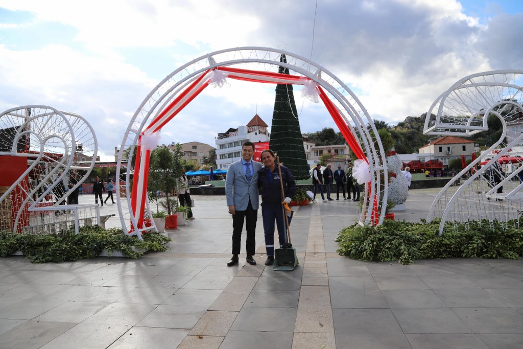 Yeni yıl coşkusu Marmaris’i sardı