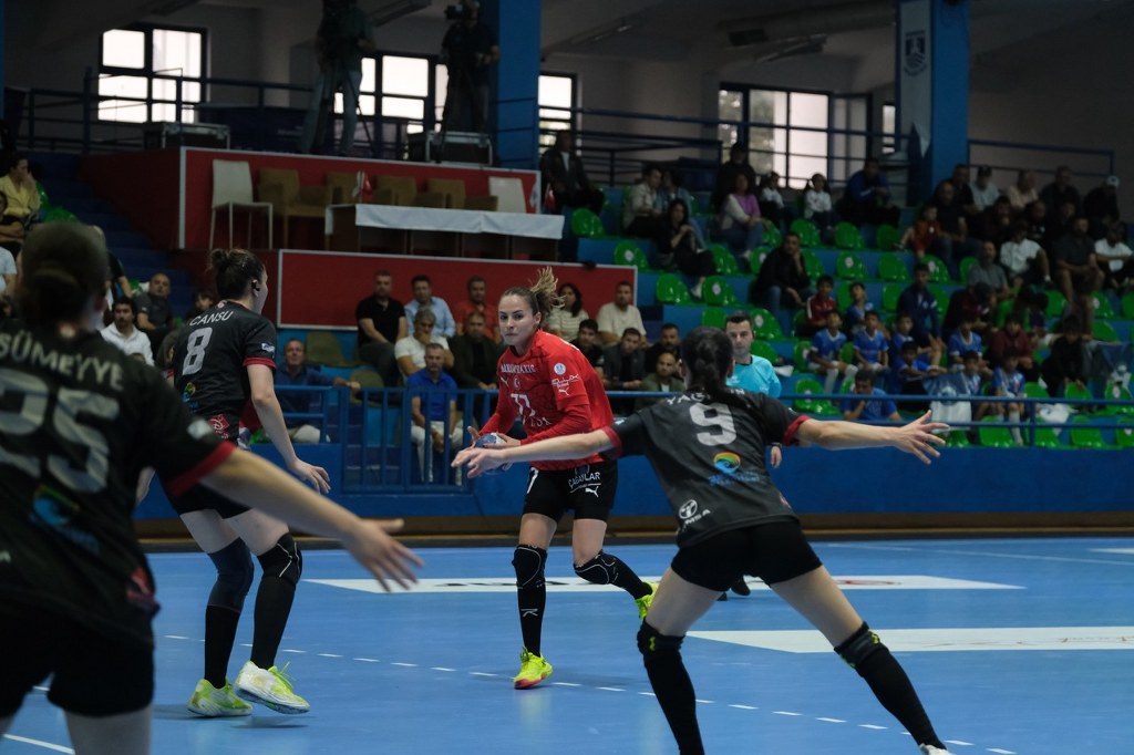 Finalde heyecan artıyor! Serideki 3. maç yarın saat 13:00’te