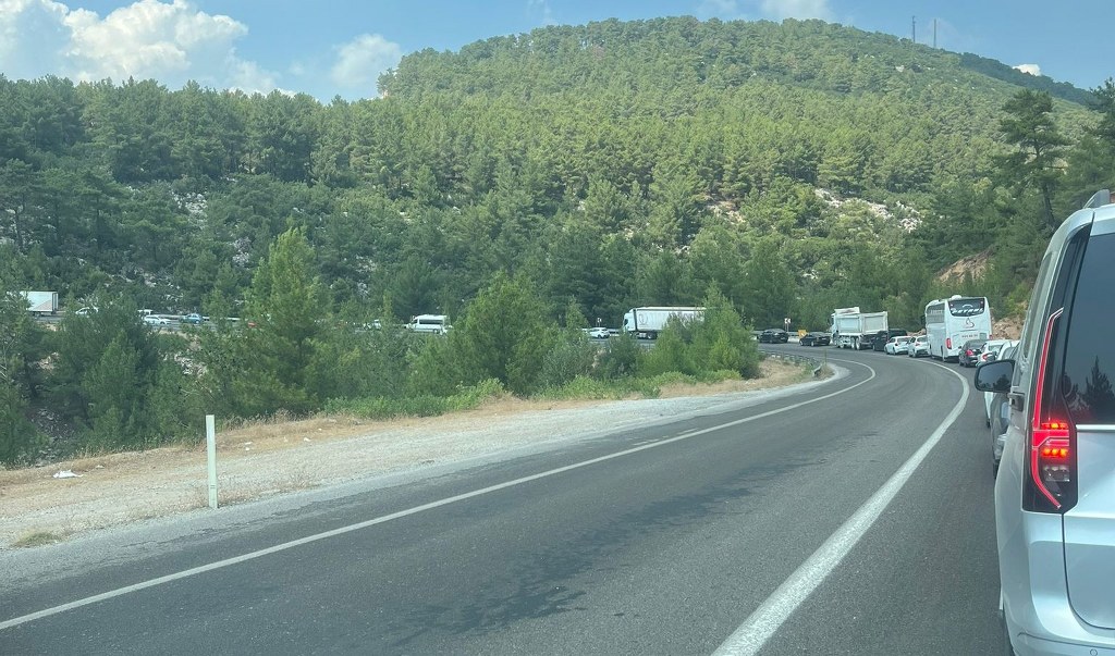 Fethiye -Söğüt yolunda trafik yoğunluğu yaşanıyor