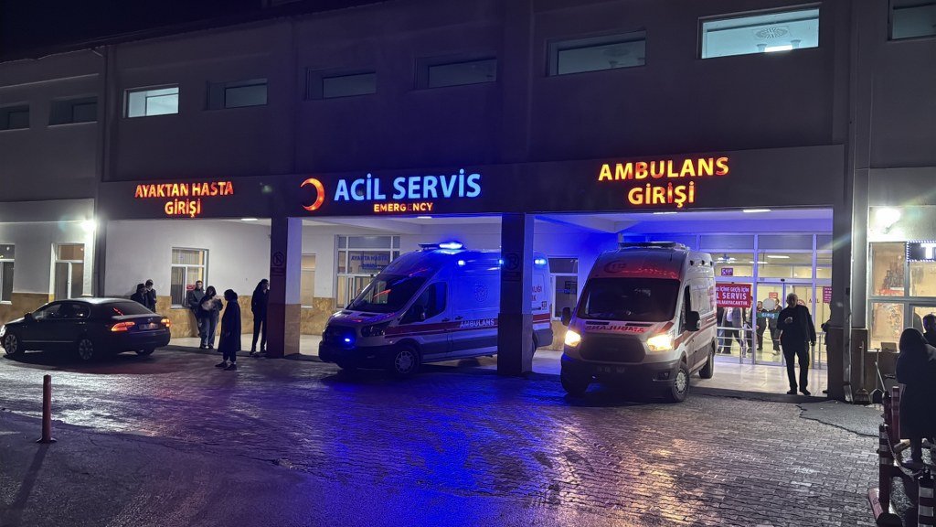 Yurtta kalan 53 öğrenci hastaneye kaldırıldı