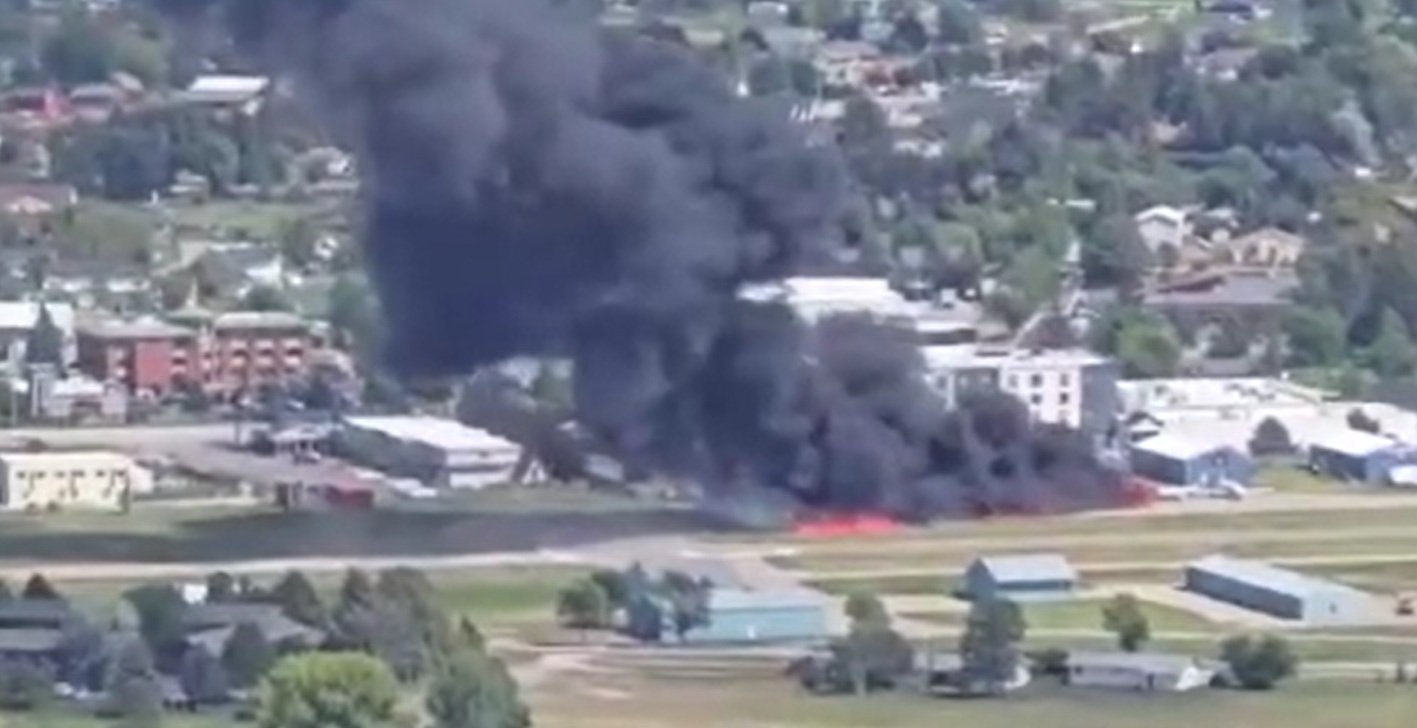 Pistteki uçaklar alev topuna döndü