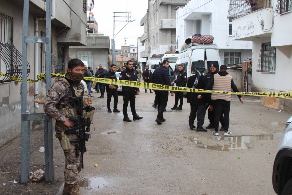 Taşlı, sopalı, silahlı kavga: 1 ölü, 5 yaralı