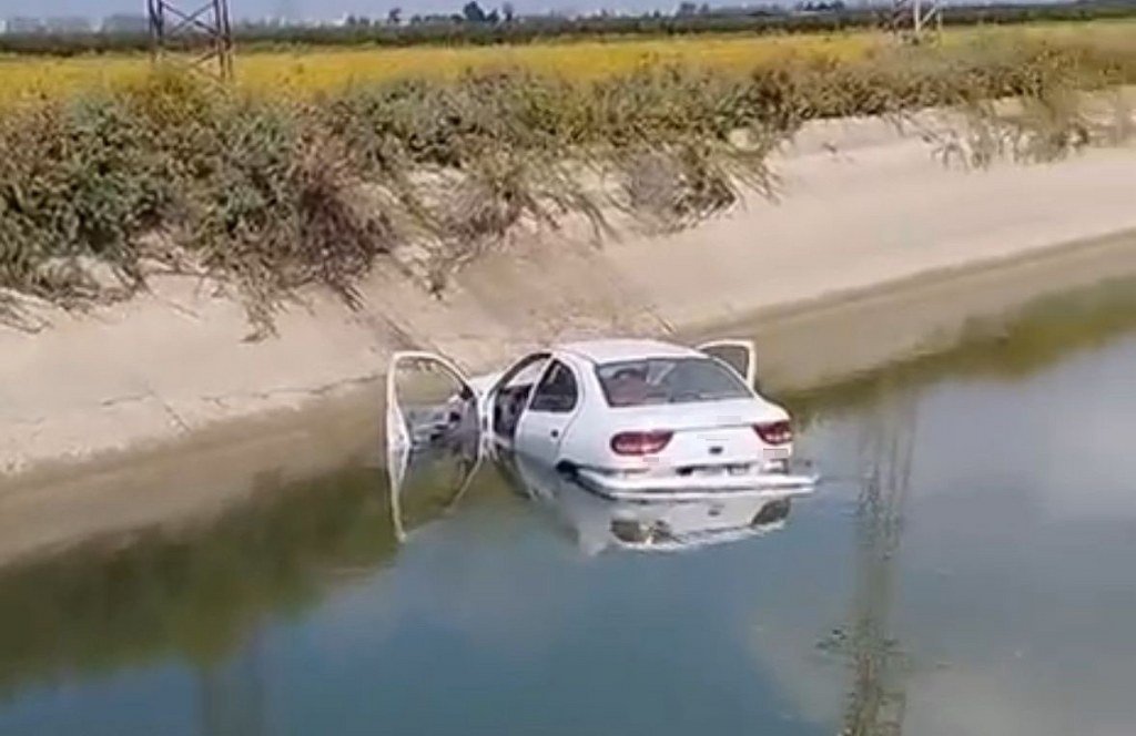 Otomobil sulama kanalına devrildi: 1 ölü, 2 yaralı