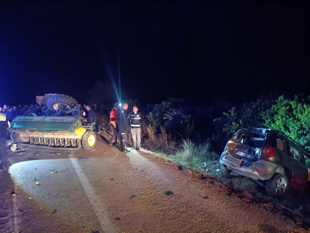 Zincirleme kazada yaralanan sürücü kaldırıldığı hastanede hayatını kaybetti