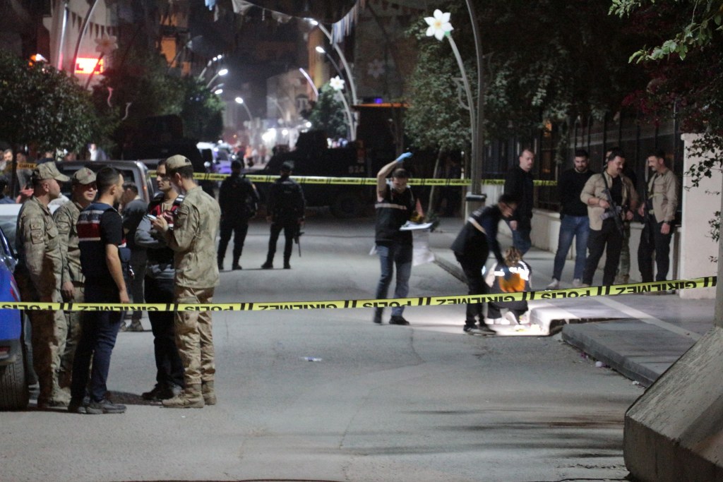 Adliye önündeki silahlı saldırıda 1 kişi öldü