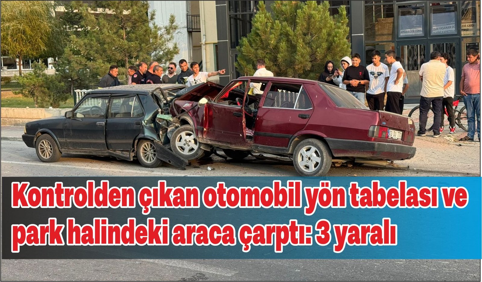 Yön tabelasına çarpan otomobildeki yaralılardan biri öldü