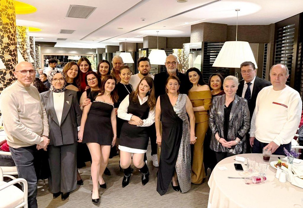 Ahu Hastanesi hastaları yılbaşı balosunda buluştu