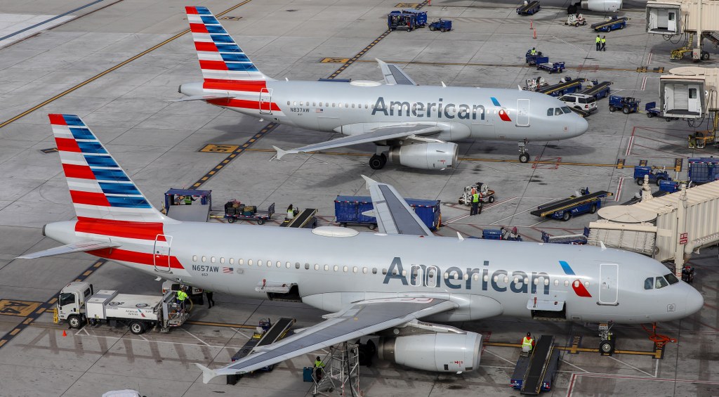 American Airlines’a ait yolcu uçağı bomba tehdidi nedeniyle  iniş yaptı