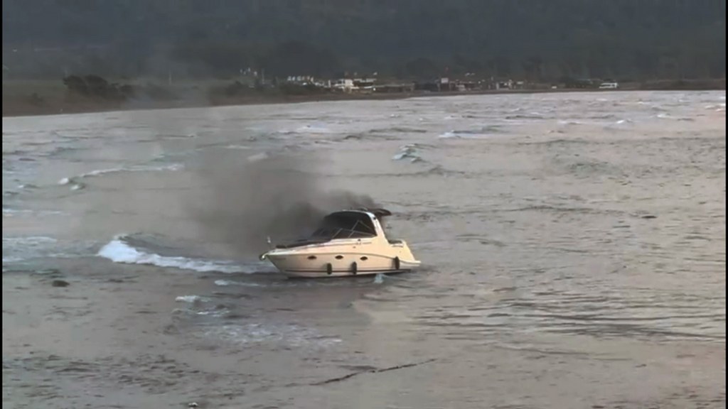 Akyaka’da tekne yangını