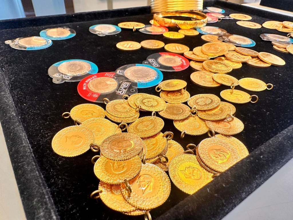 Altın haftaya yine rekorla başladı