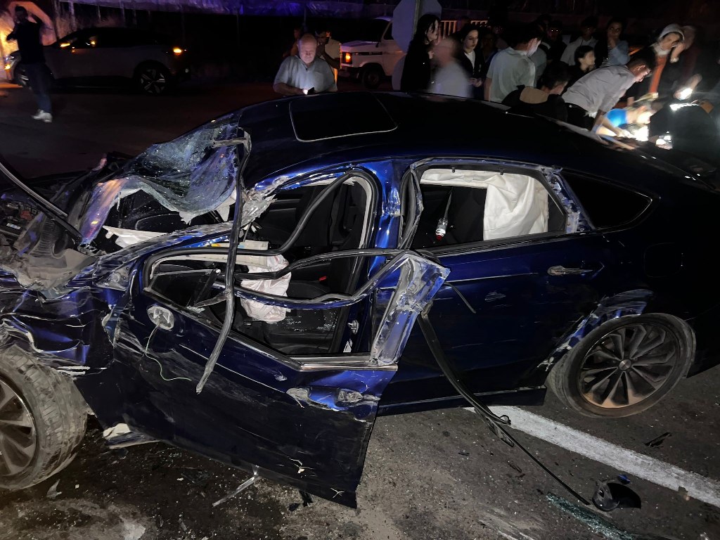 Otomobil ile tır çarpıştı: 1’i ağır 5 yaralı