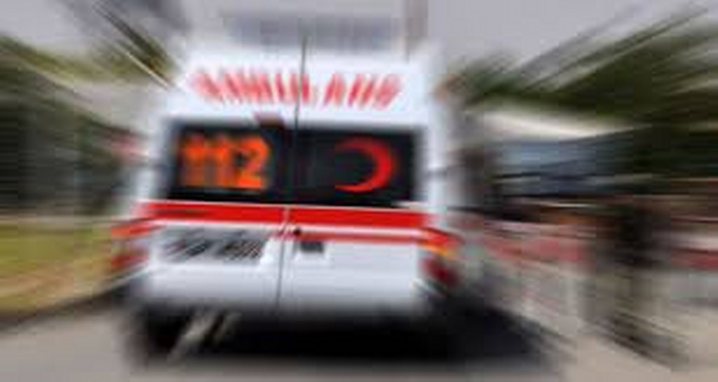 Hasta taşıyan ambulans ile otomobil çarpıştı: 1 yaralı