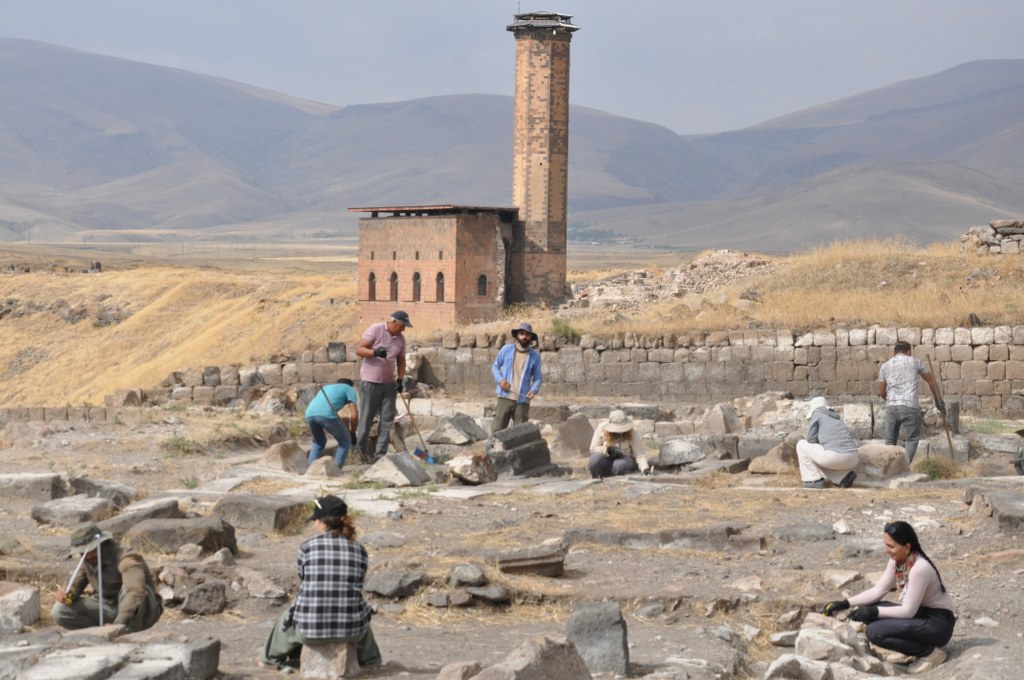 Kars Ani Ören Yeri'nde 7 bölgede kazı çalışması yapılıyor
