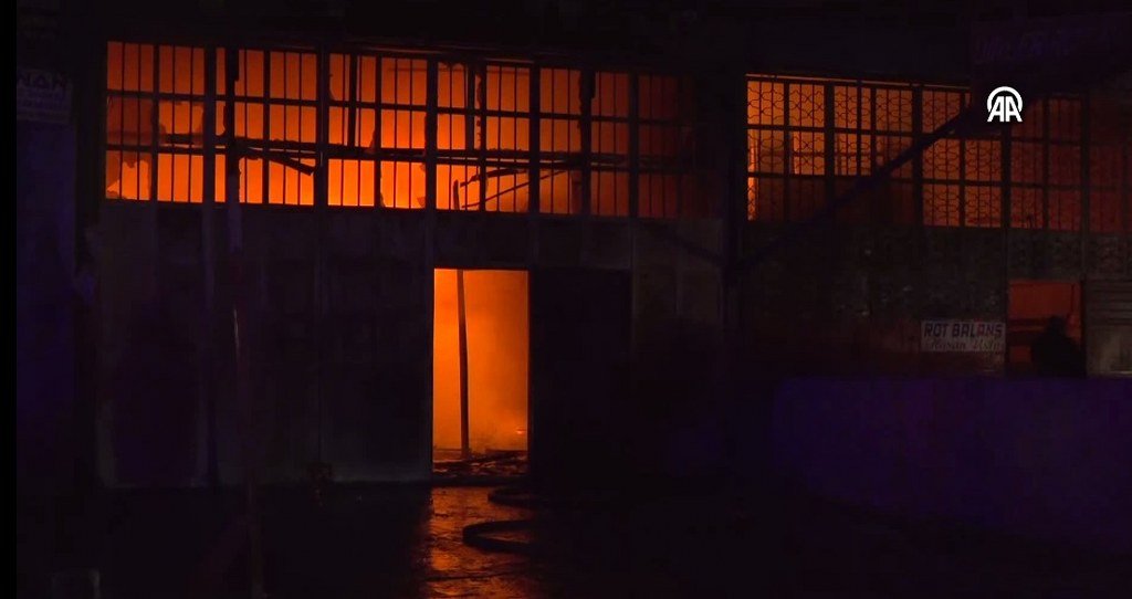 Antakya Sanayi Sitesi’nde 4 iş yerinde yangın çıktı