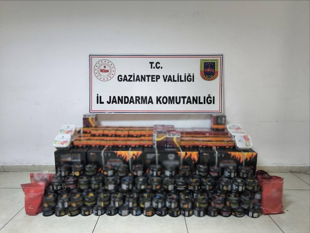 1 milyonluk kaçak ürün ele geçirildi: 9 gözaltı