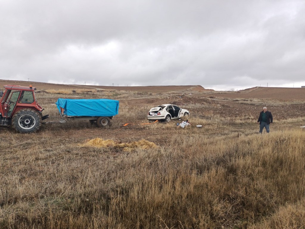 Otomobil şarampole yuvarlandı: 2 yaralı