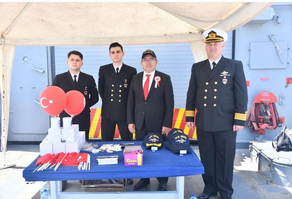 23 Nisan'da askeri gemilere yoğun ilgi