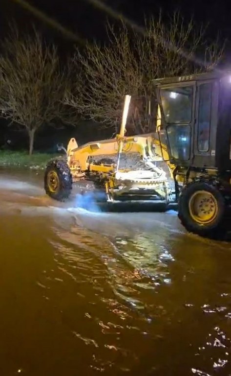 Söke ve Kuşadası yollarında ulaşım durdu