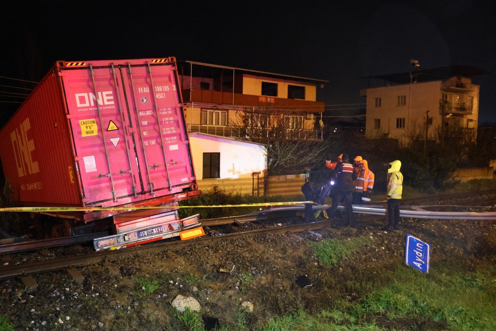 Aydın-Denizli arasındaki tren seferleri durduruldu: 1 kişi öldü