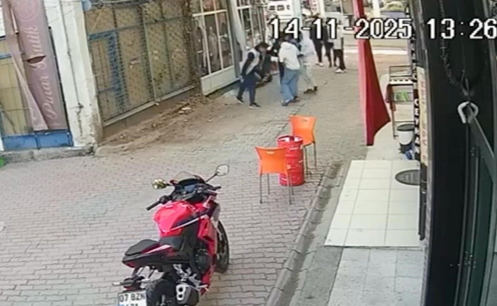 Bıçaklayıp, hiçbir şey olmamış gibi uzaklaştı