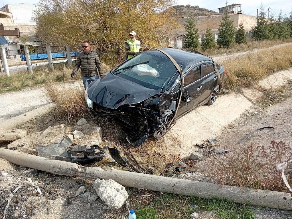 Otomobil yoldan çıktı, 1 yaralı