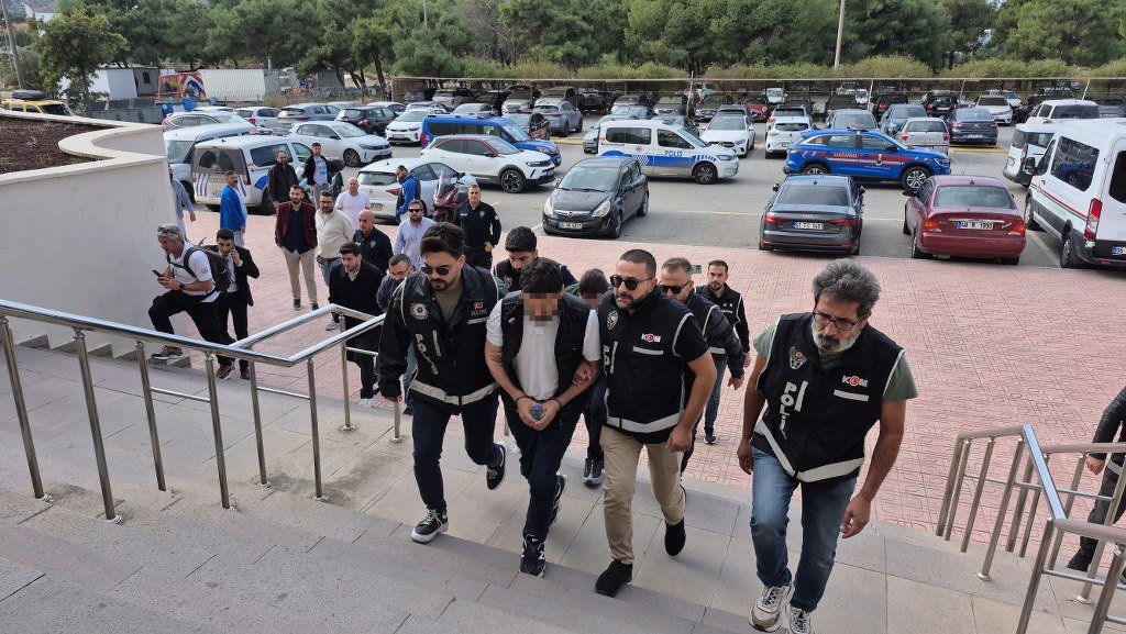 Bodrum'da rüşvet operasyonu: İki şüpheli adliyeye sevk edildi