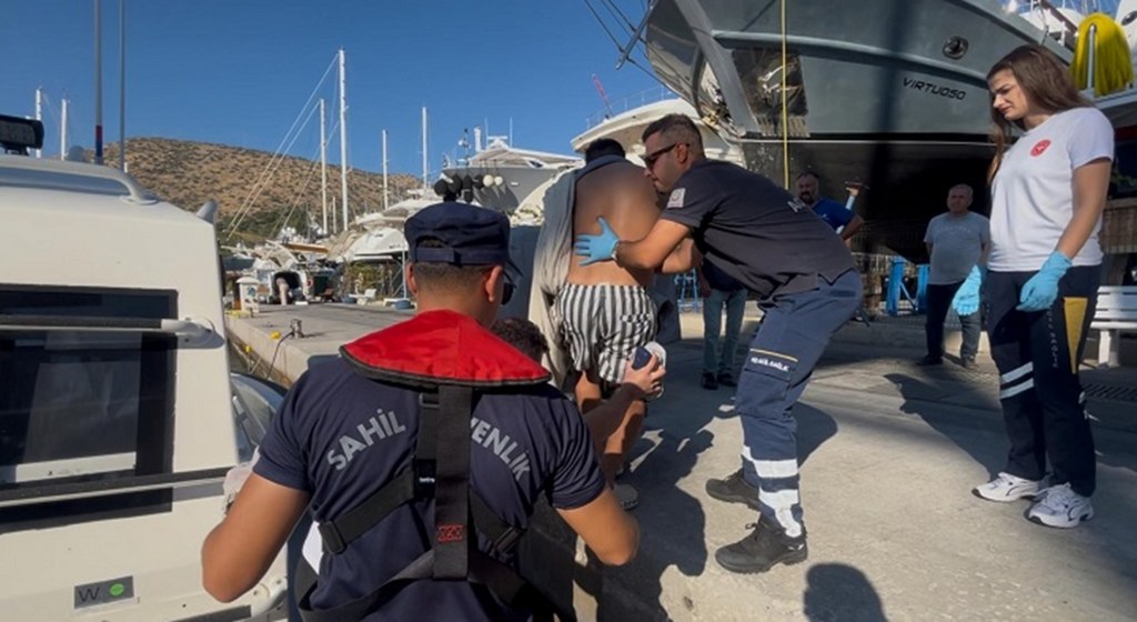  Bodrum’da gezi teknesinde yaralanan vatandaşa tıbbi tahliye