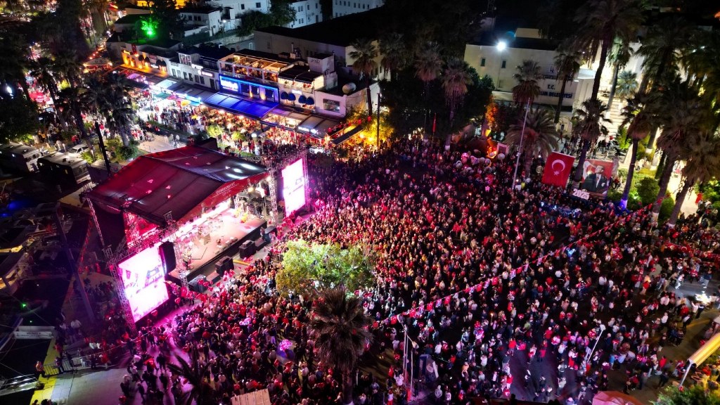 Cumhuriyetin 102. yılı Bodrum'da coşkuyla kutlandı