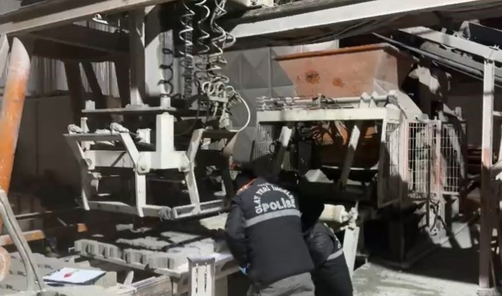 Burdur'da pres makinesine sıkışan işçi yaralandı