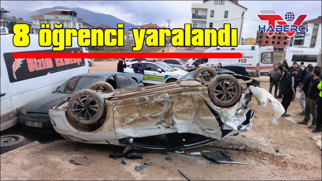 Ehliyetsiz sürücü, park halindeki araçlara çarptı: 8 öğrenci yaralandı