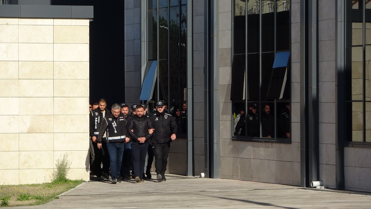 Otelde balyozlu kavgaya 10 gözaltı