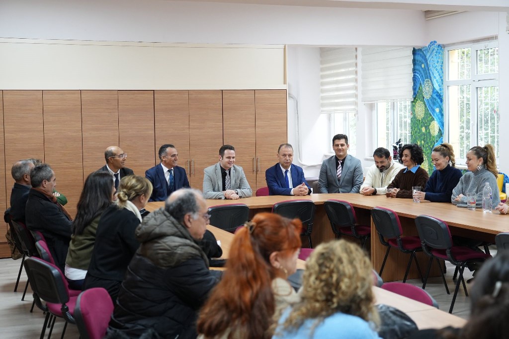 Muğla İl Milli Eğitim Müdürü çay öğrenci ve öğretmenlerle bir araya geldi