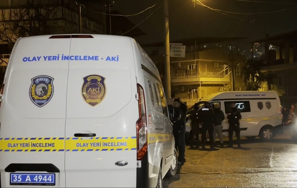 Eve giren hırsızların bıçakladığı yaşlı adam öldü