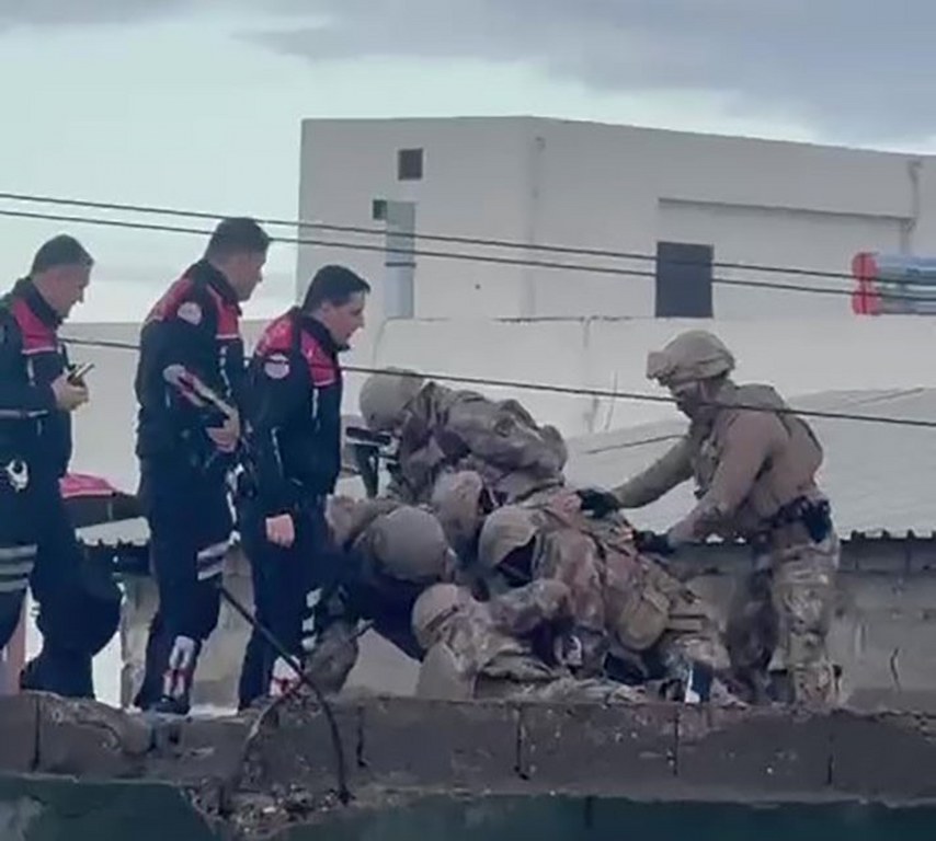 Dedikodu yüzünden 4 Kişiyi Vurdu