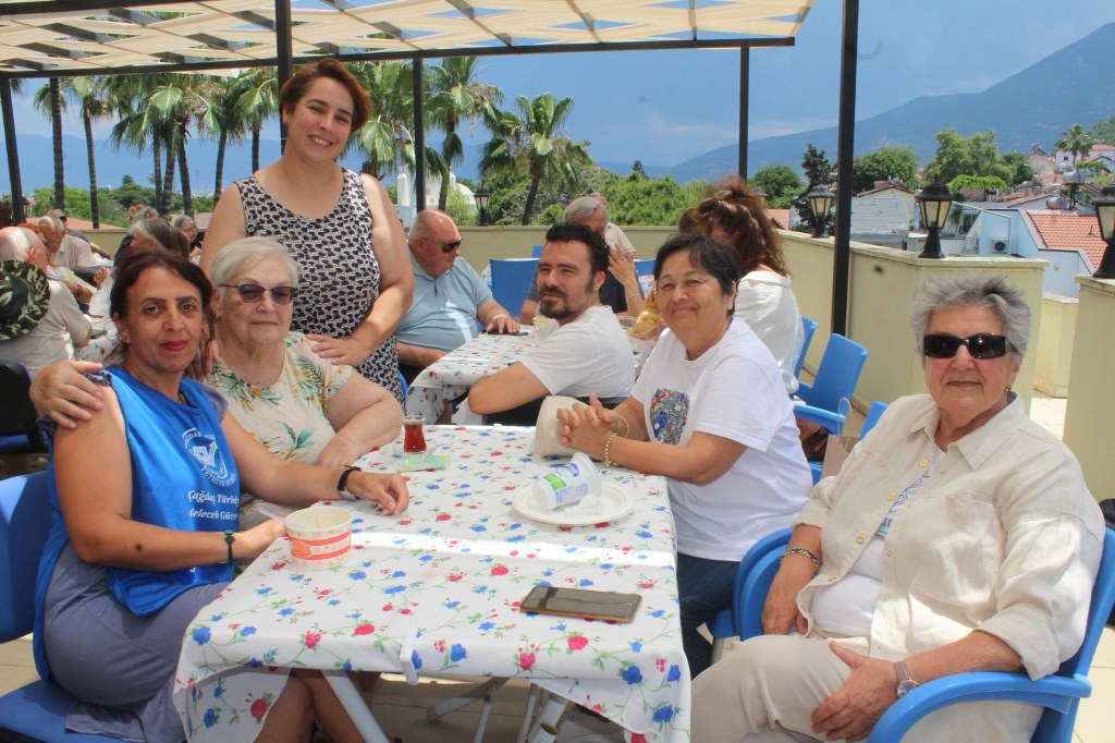 Çiğ börek, keşkek ve aşure günü etkinliğine katılım yoğun oldu