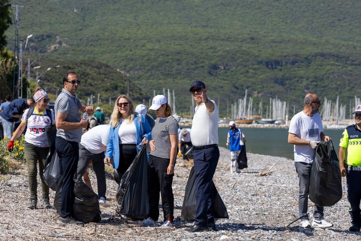 2 ton çöp toplandı