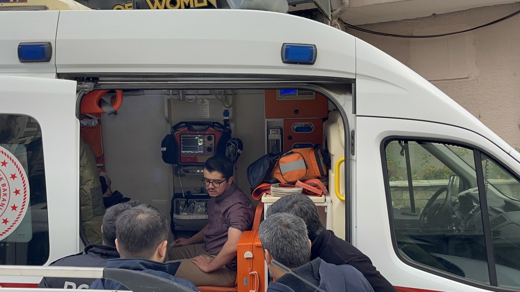 Sızan doğalgazdan 5 kişi zehirlendi