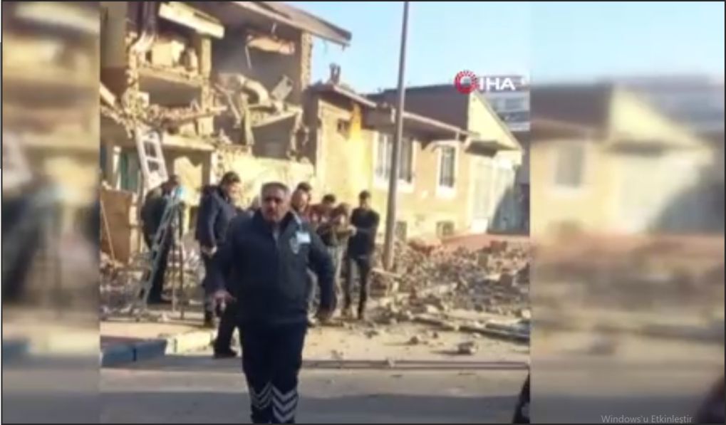 Doğalgaz patlaması: 2 ev çöktü, 1 yaralı