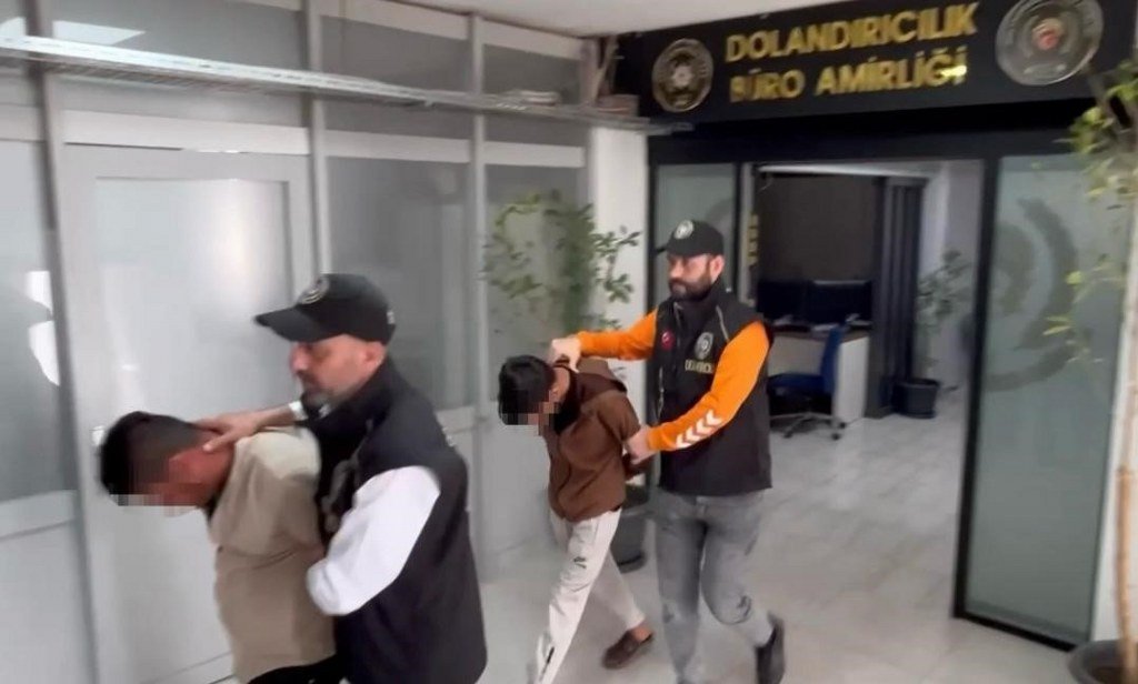 Yaşlı kadını tuzağa düşürüp altınlarını çaldılar, 3 kişi tutuklandı