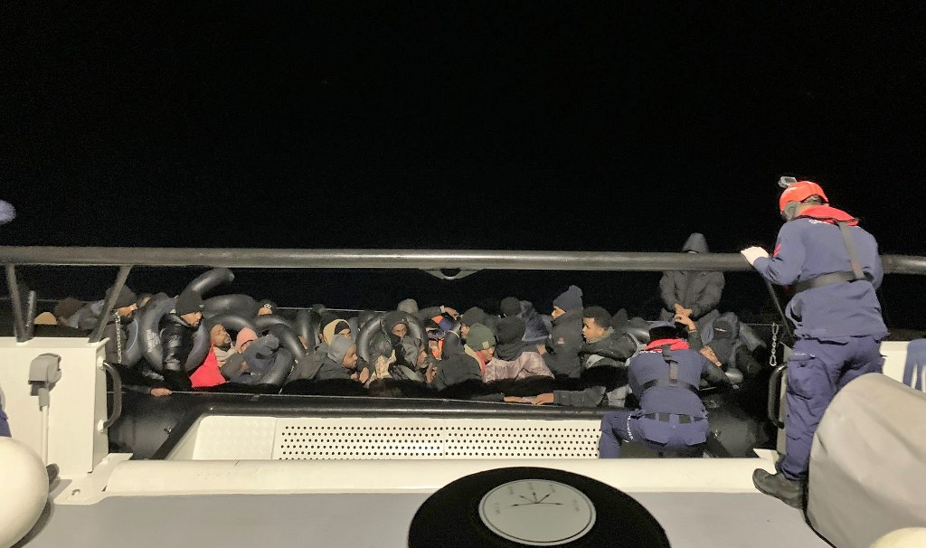 44 düzensiz göçmen yakalandı, 18 düzensiz göçmen kurtarıldı