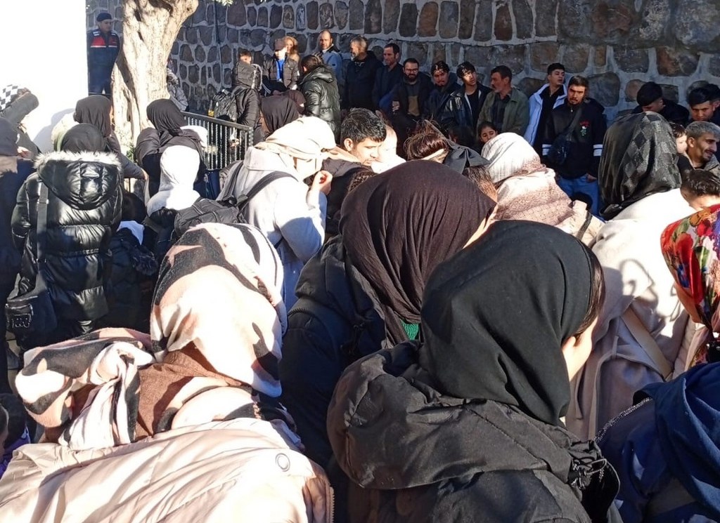 Kiralık evde 82 düzensiz göçmen yakalandı