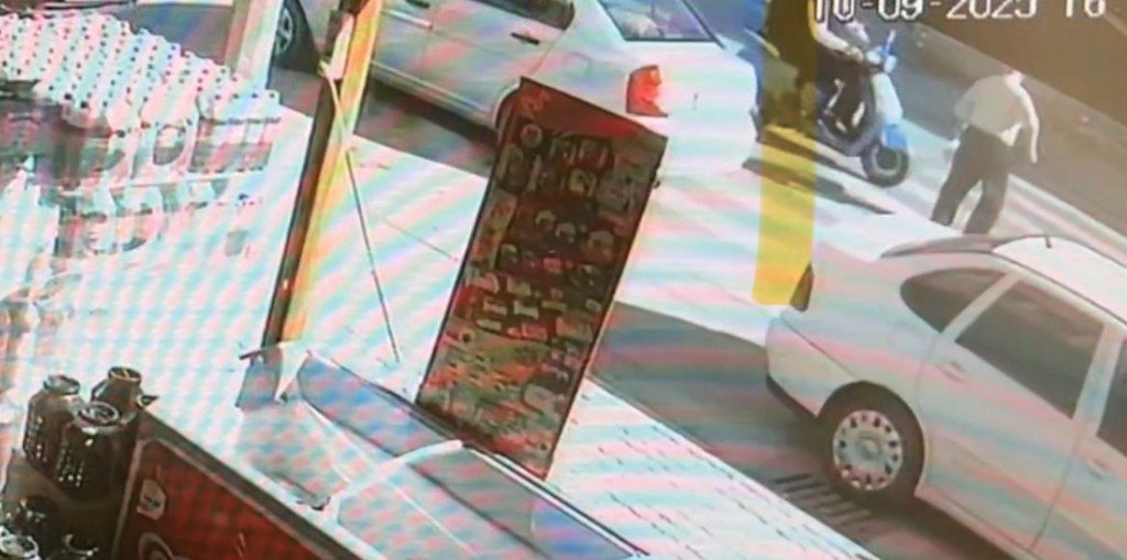 Ekmek alıp evine dönen yaşlı adama motosiklet çarptı