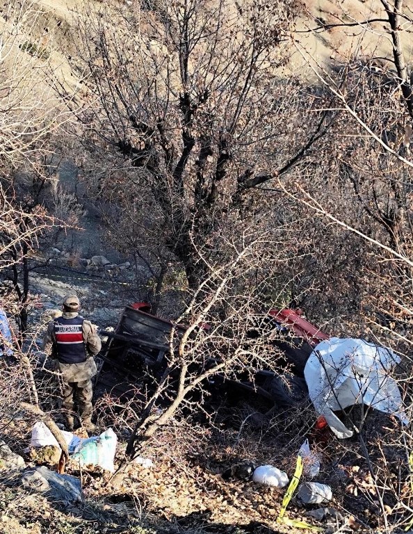 Patpat motoru uçurumu yuvarlandı: 1 ölü 1 yaralı